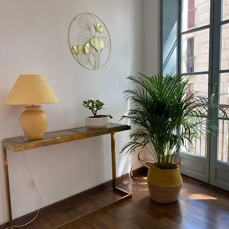 Les Jardins De L'archeveche アパート